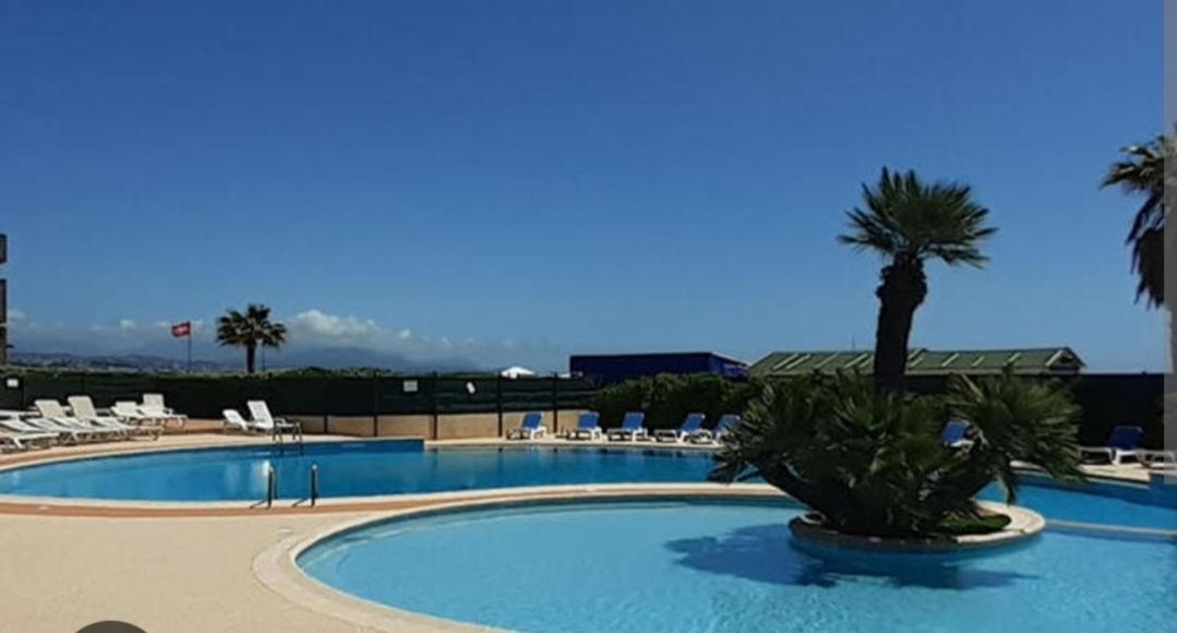 Charmant Studio Villeneuve-Loubet Exteriör bild