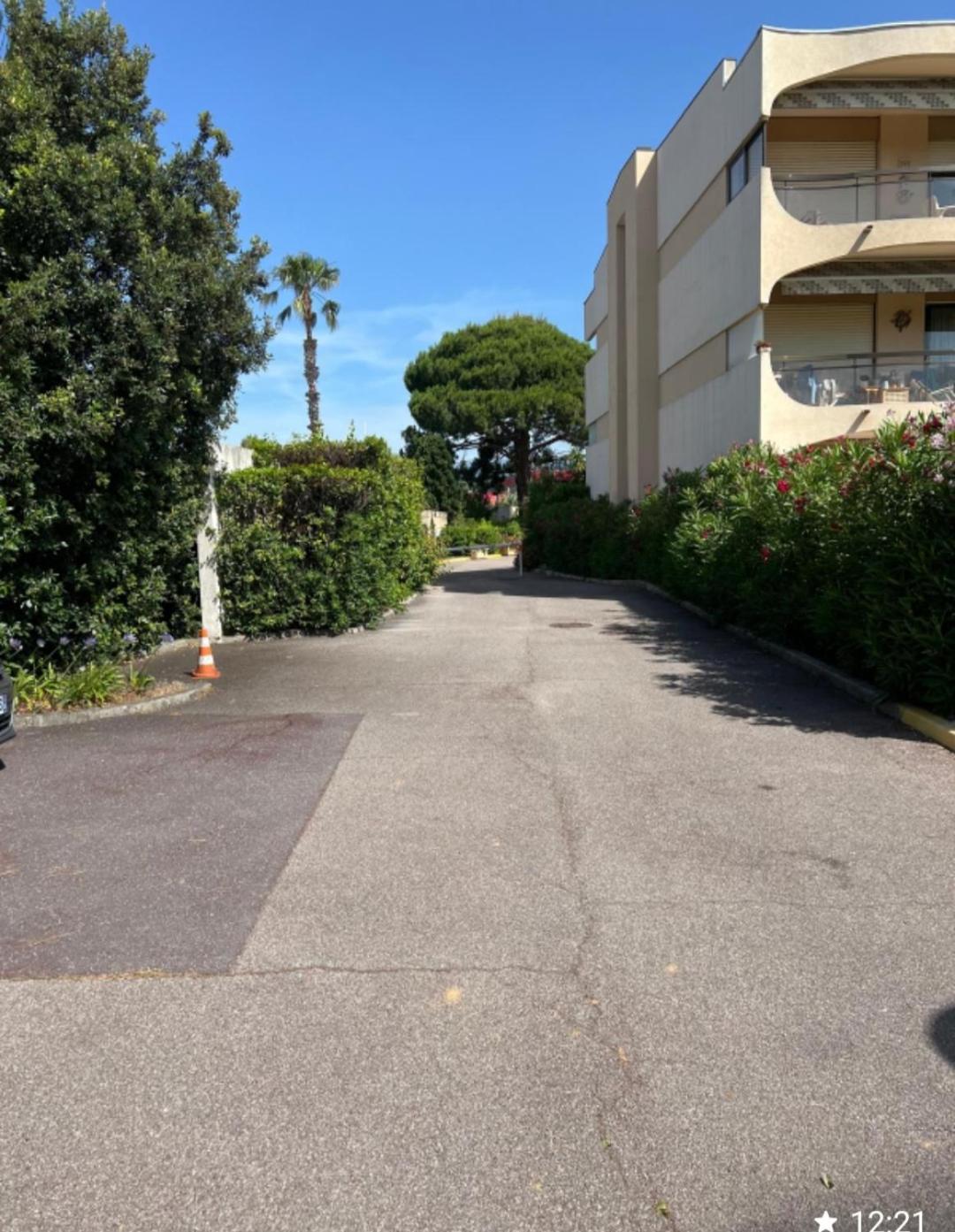 Charmant Studio Villeneuve-Loubet Exteriör bild